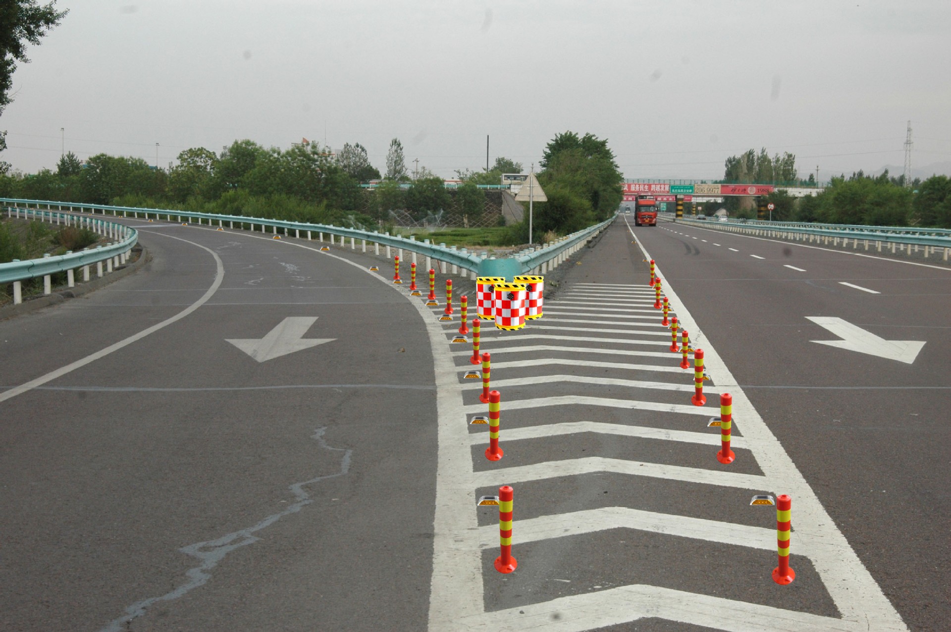 application 24 道钉 金属方形.jpg